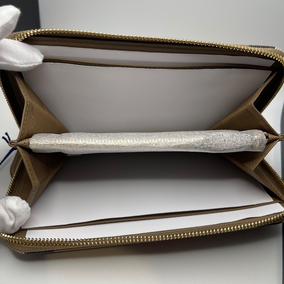 Burberry Check Large Zip Around Wallet - MSRP $630 - NWT - Picture 4 of 9